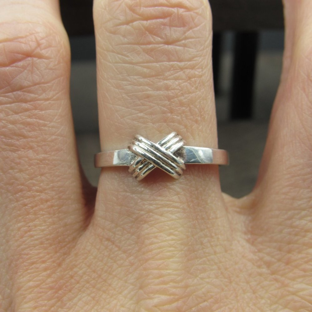 Size 9 Sterling Silver Braided Cross Knot Band Ring Vintage - Picture 3 of 7